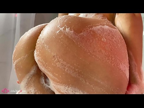 ❤️ Brunette په شاور کې د شدید orgasm لپاره د وایبرټر سره بلی مشت زنی کوي ❌  مقعد پورن